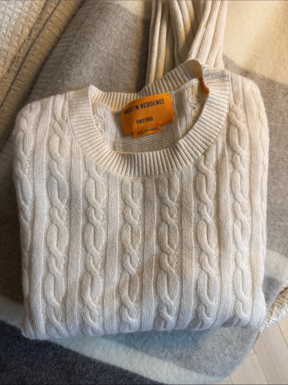 Guest In Residence Cream Cable-Knit Cashmere Sweater